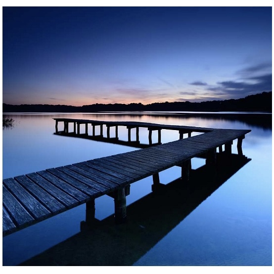 Une image contenant eau, ciel, jetée, scène

Description générée automatiquement